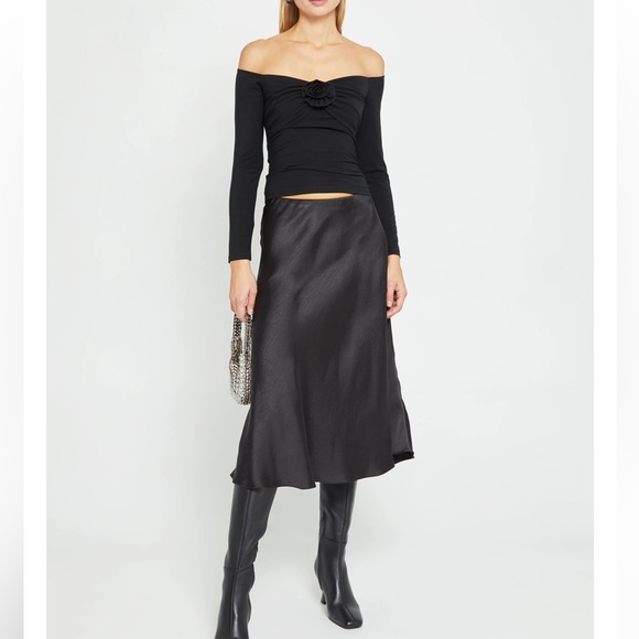 Kourt Long Sleeve Off Shoulder Top - Picture 5 of 6